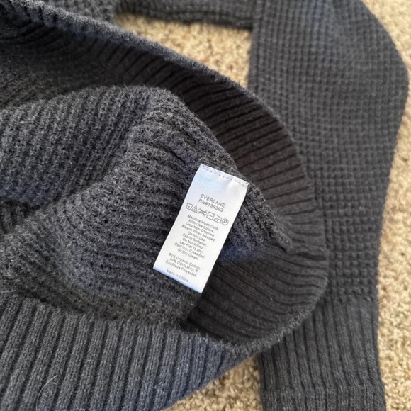 Everlane Organic Cotton Blend Charcoal Grey Button Front Cardigan 
size Small - Picture 12 of 12